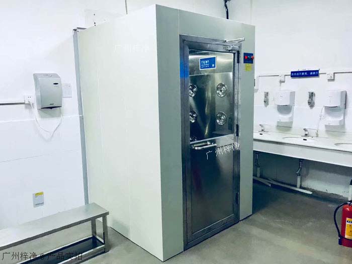 1400型冷軋鋼板烤漆風(fēng)淋室 1400型冷軋鋼板烤漆風(fēng)淋室